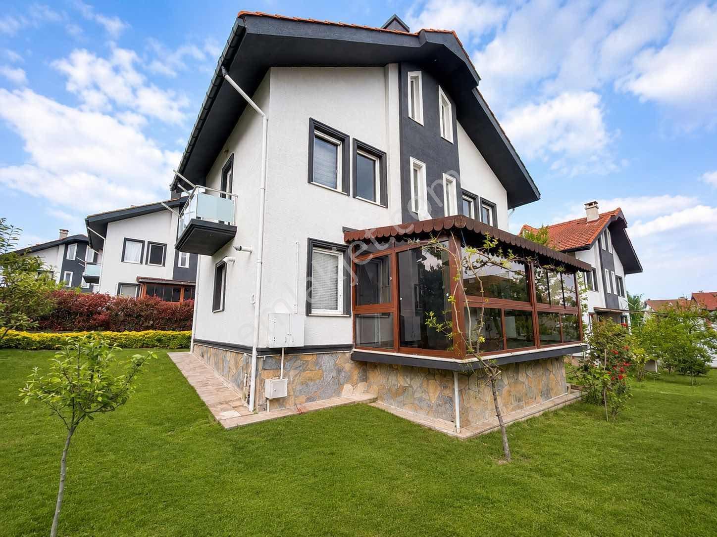 Remax Anka'dan Şile'de Site İçerisinde Müstakil Satılık Villa