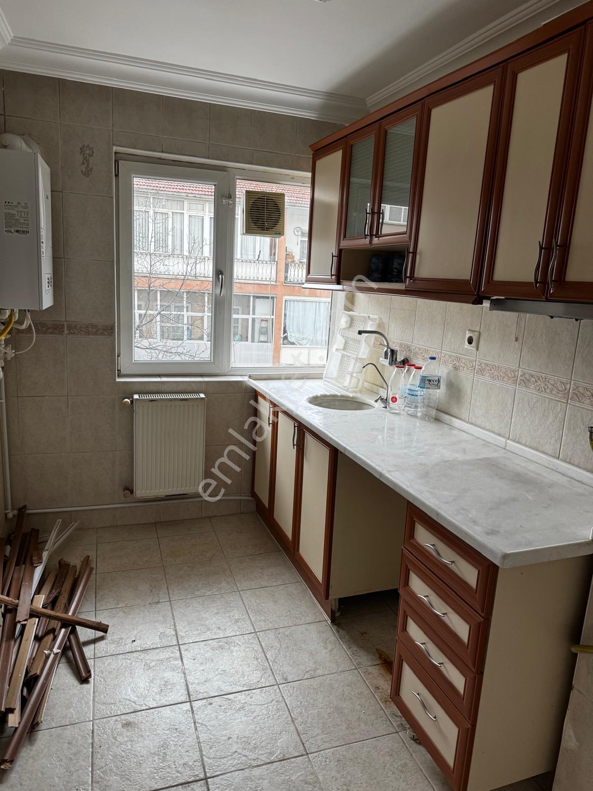 Kızılay Maltepe Özveren Sokakta Boş Kiracısız Asansörlü Daire - Görsel 4