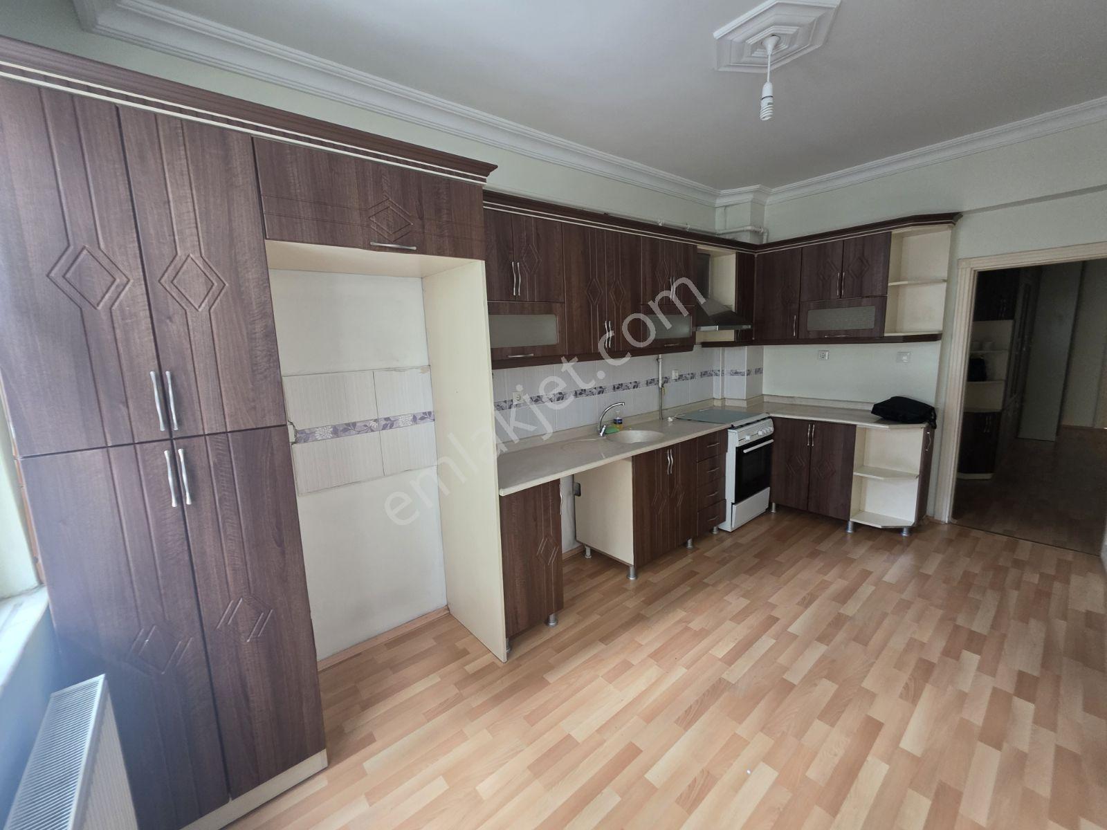 Emlak Dünyası Gym'den Çaykara Cad Kiralık 3+1 Daire - Görsel 15
