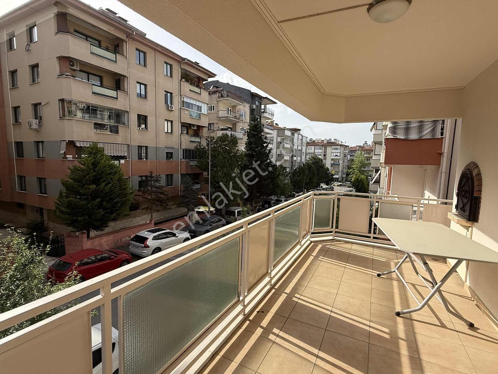 Binyapıdan Çamlıkta Ara Kat Site İçerisinde Satılık Daire !! - Görsel 10