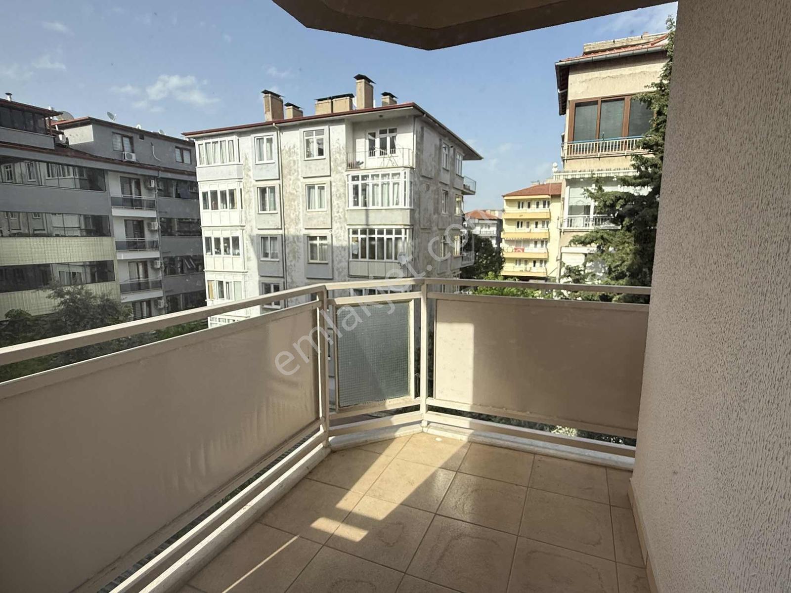 Binyapıdan Çamlıkta Ara Kat Site İçerisinde Satılık Daire !! - Görsel 19