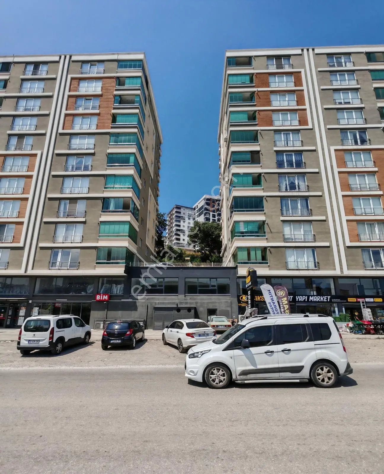 Ömürevleri Aydınlık Cad. De Orman Manzaralı Kiralık 2+1 Daire