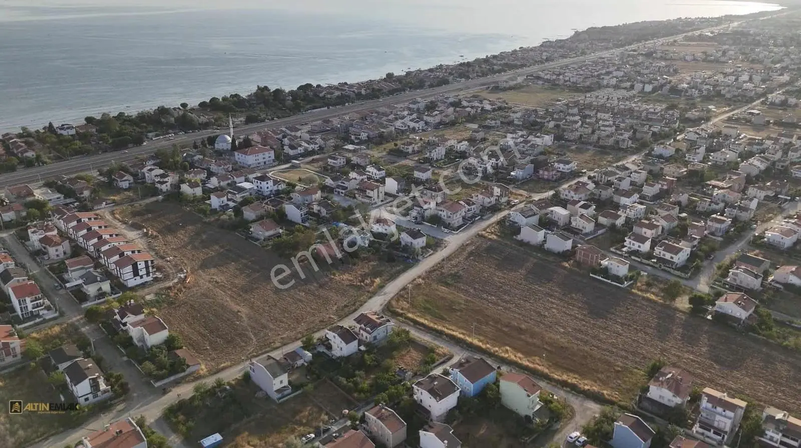 Tekirdağ Yeniçiftlik De Satılık 180 M2 Villa İmarlı Arsa - Görsel 2