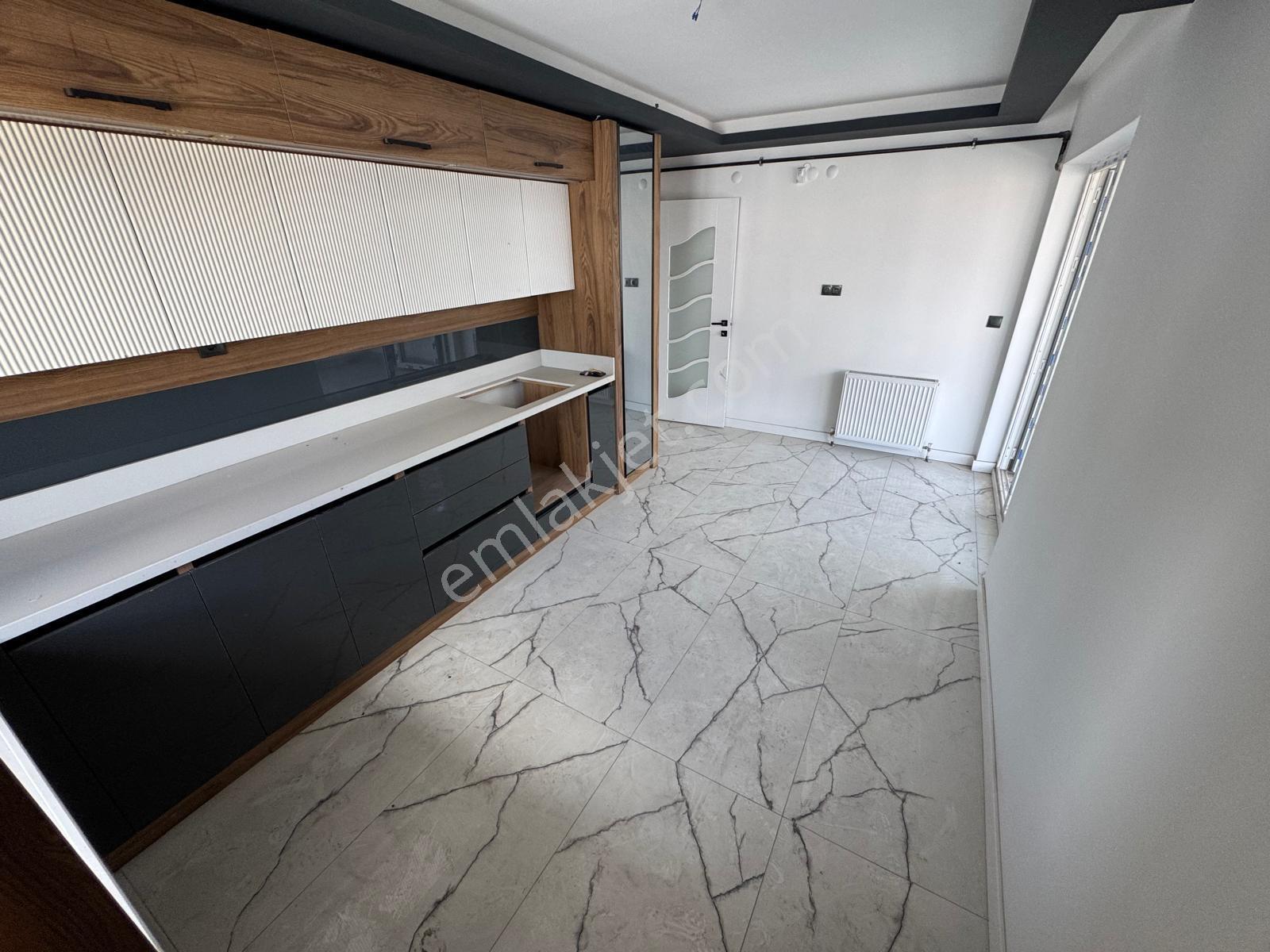 Arasta Avm Yanı 3+1 135m2 Asansörlü G.odalı E. Banyo Kilerli - Görsel 3