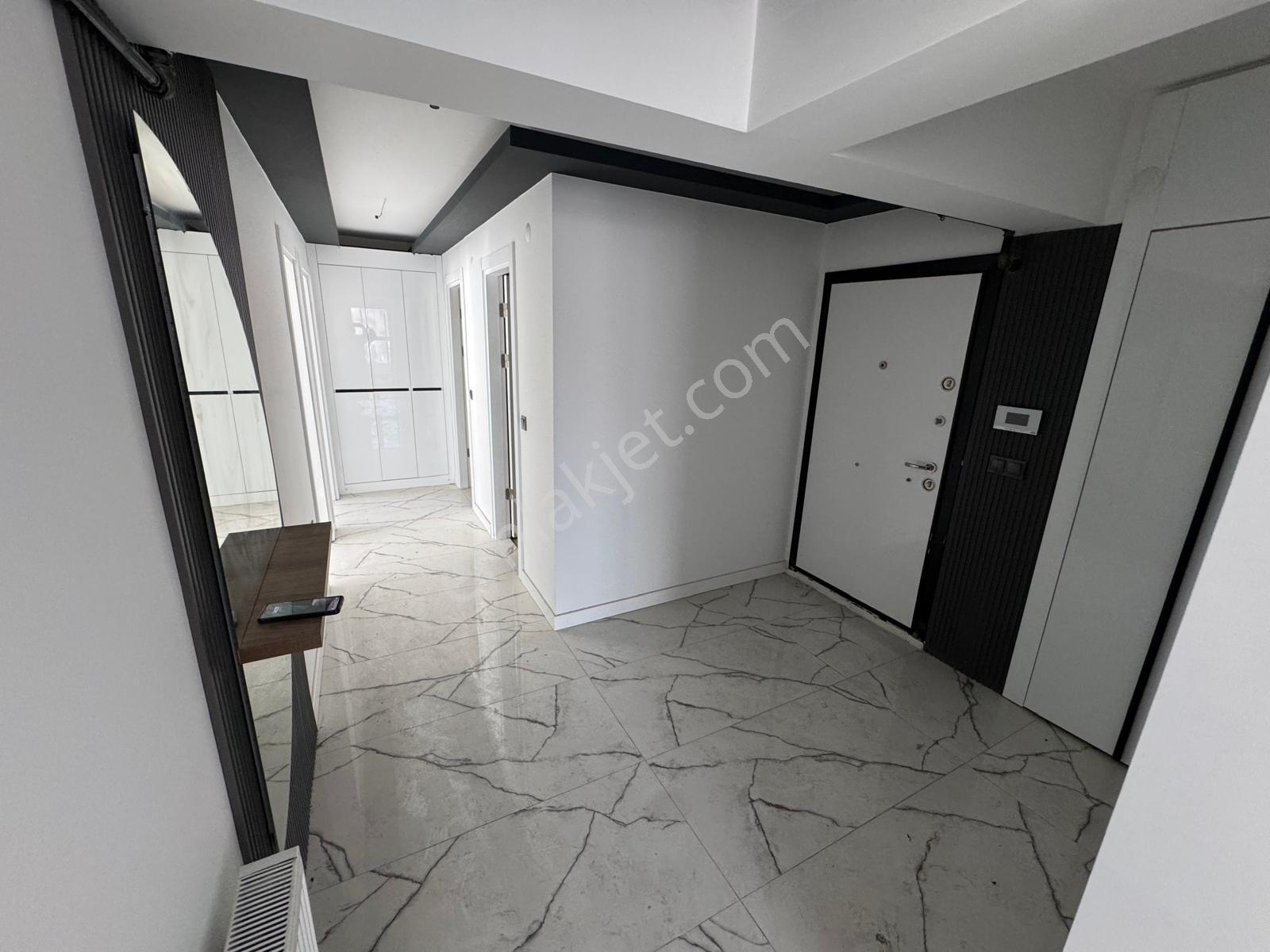 Arasta Avm Yanı 3+1 135m2 Asansörlü G.odalı E. Banyo Kilerli - Görsel 26