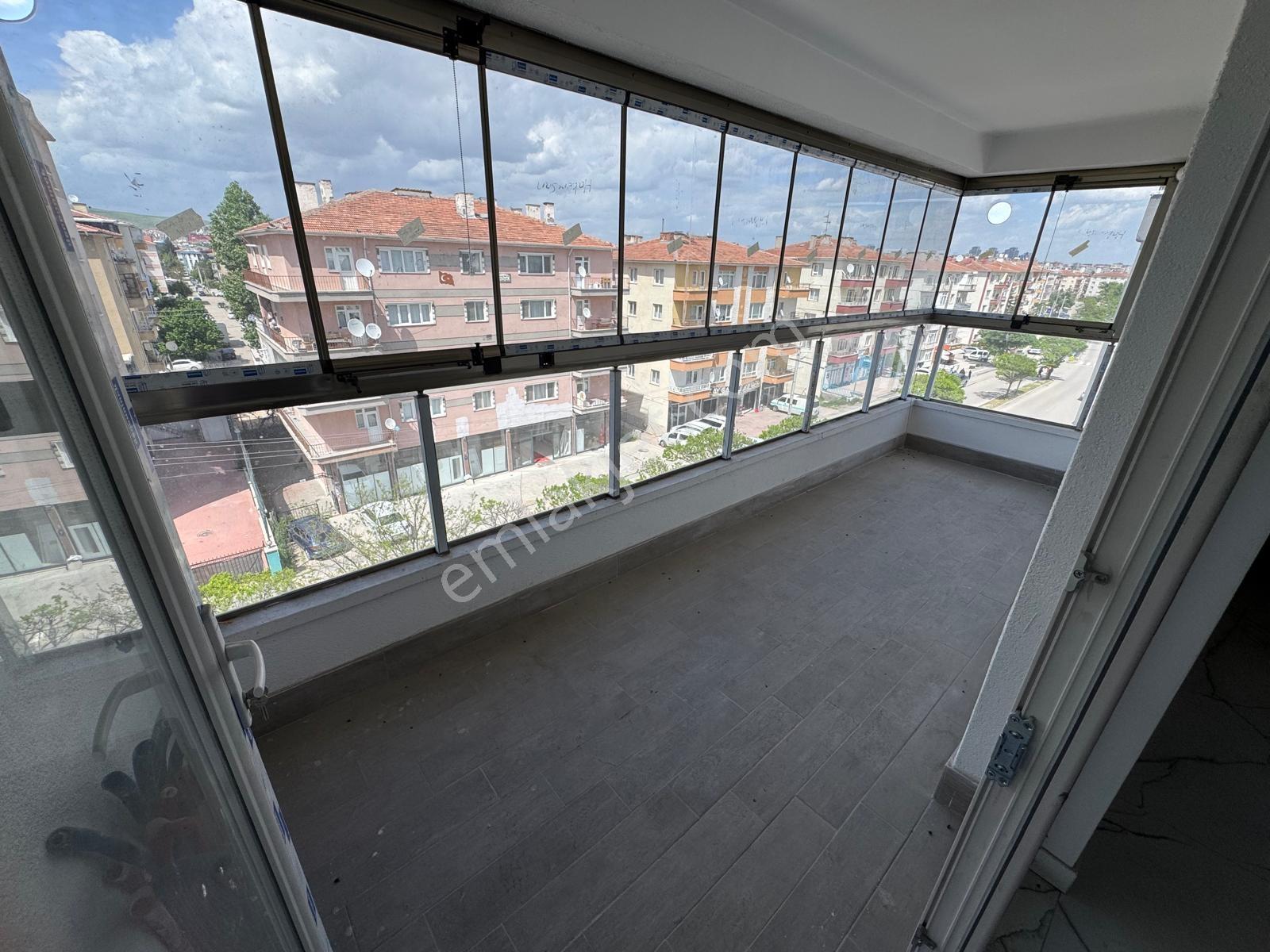 Arasta Avm Yanı 3+1 135m2 Asansörlü G.odalı E. Banyo Kilerli - Görsel 28