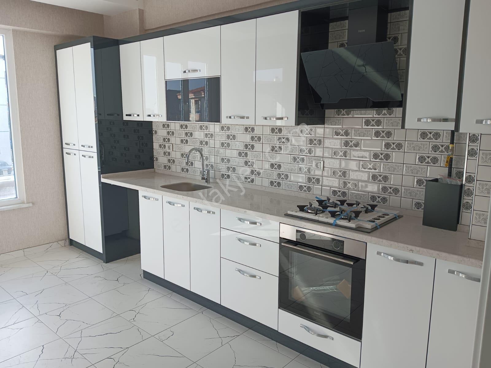 Akşemsettin Mahallesi Satılık Sıfır 3+1 Daireler
