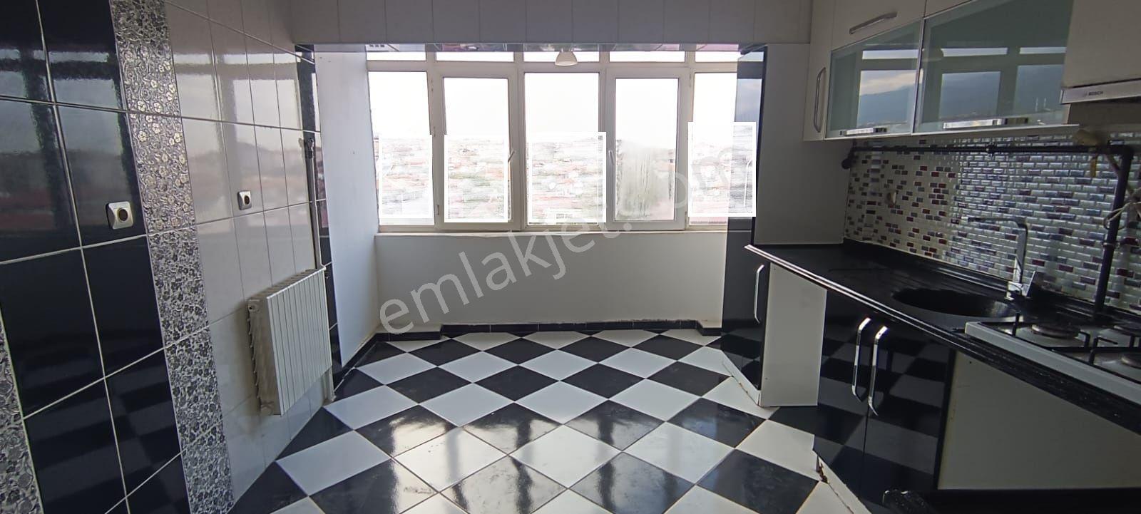 Ender Uysal Gayrimenkulden Yunusemre De Kiralık 2+1 Asansörlü Geniş Daire... - Görsel 3