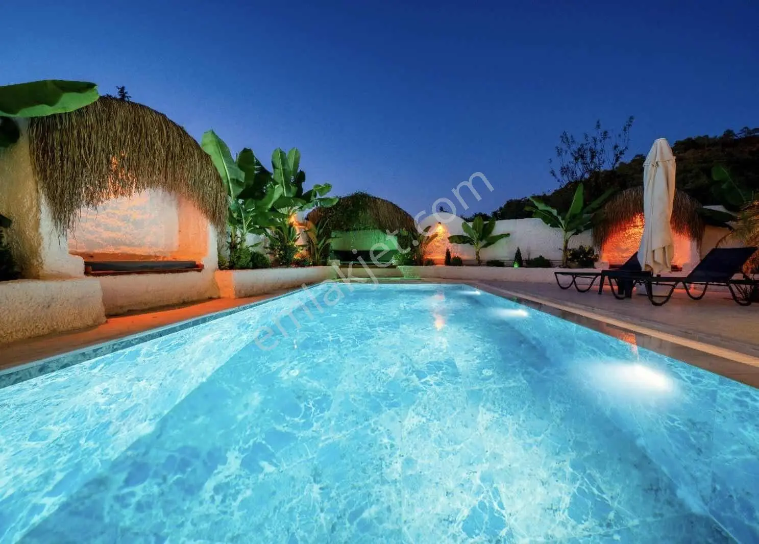 Yanıklar Mahallesinde Farklı Mimarisiyle Eşyalı Kiralık Villa - Görsel 4
