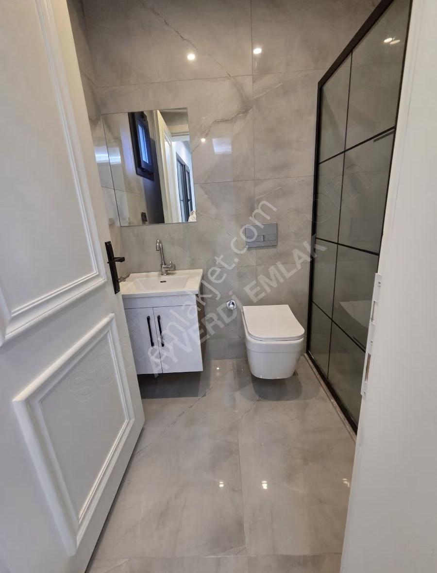 Şehrin Merkezinde Lüks Villa - Görsel 10