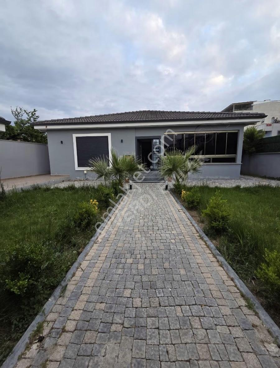 Şehrin Merkezinde Lüks Villa - Görsel 3