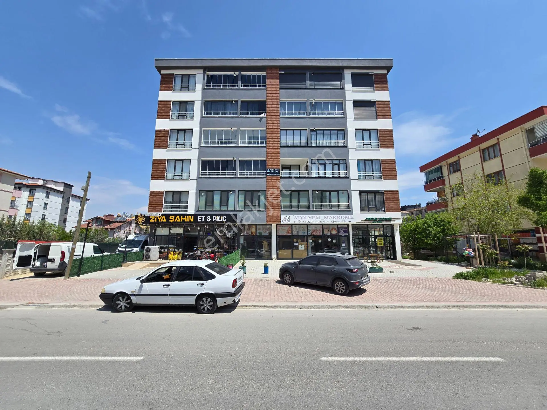 İşyapar'dan Küçük Kumköprü Cadd. Cepheli 142 M² Fırın Ruhsatlı Kiracılı Yatırımlık Dükkan - Görsel 2