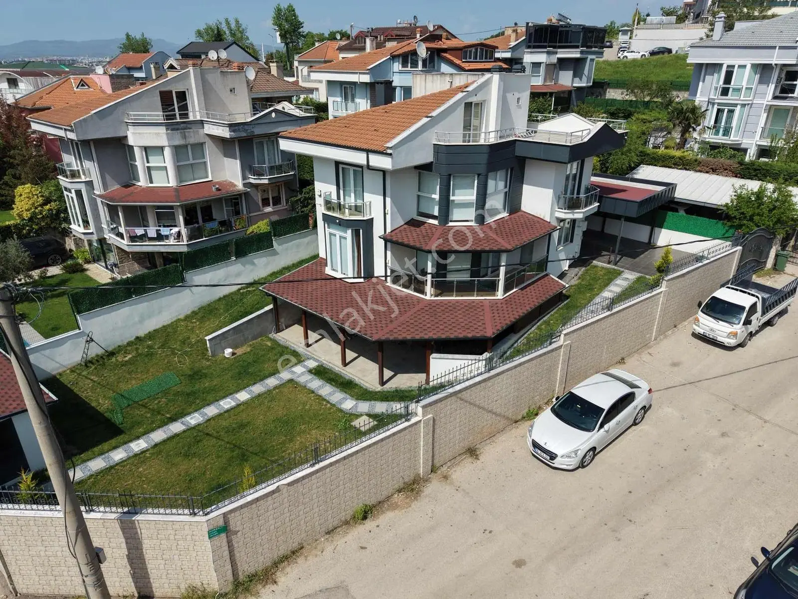 Rw Land Gayrimenkul Hüdavendigar İç Dış Yenilenmiş Satılık Villa - Görsel 3