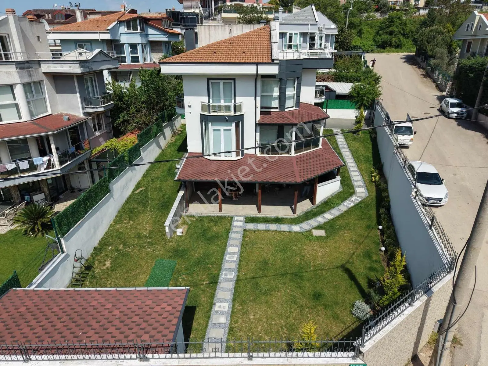 Rw Land Gayrimenkul Hüdavendigar İç Dış Yenilenmiş Satılık Villa