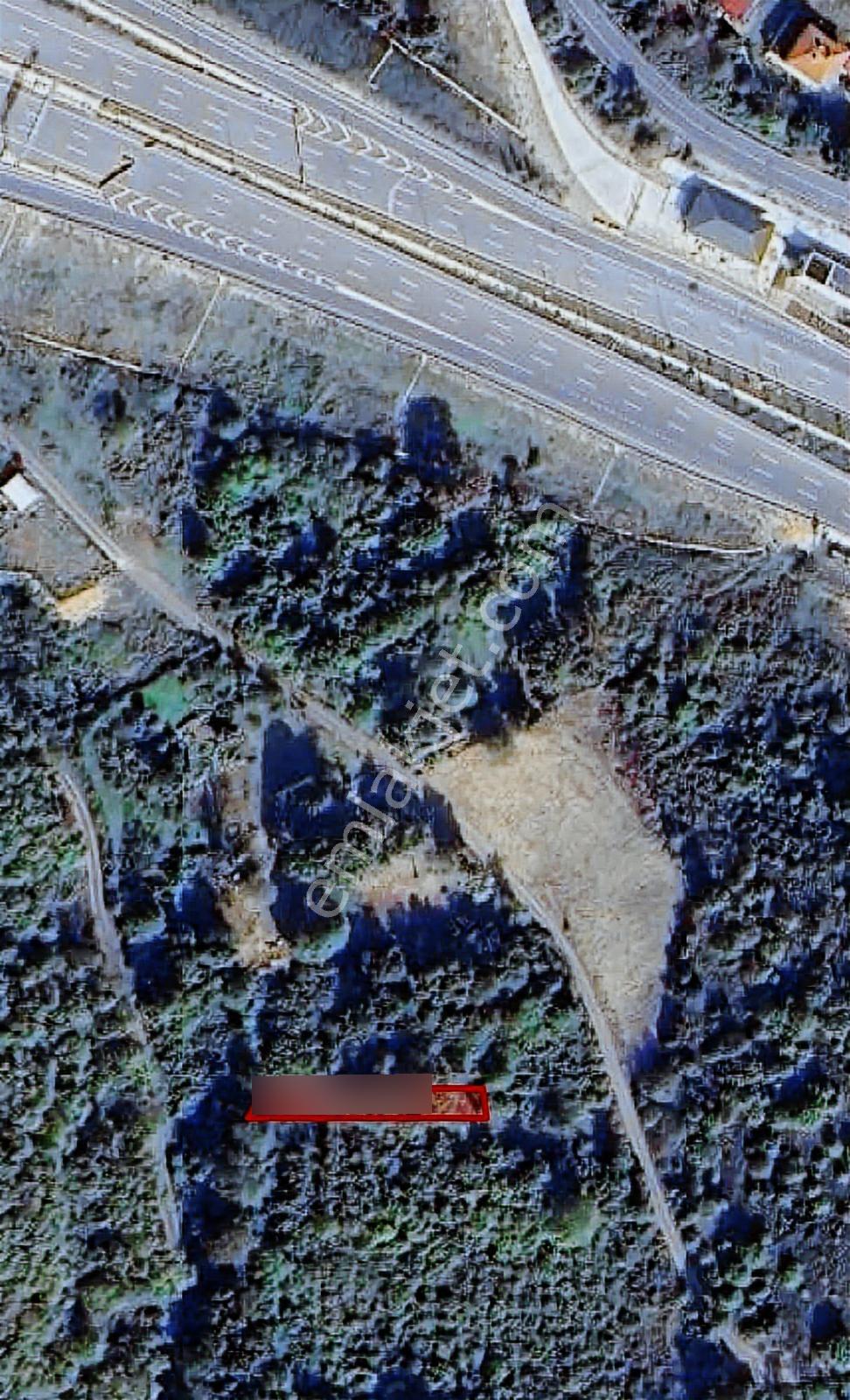 Akçakesede 380 M2 Dereye Cephe Tt4 Turizm Arsası