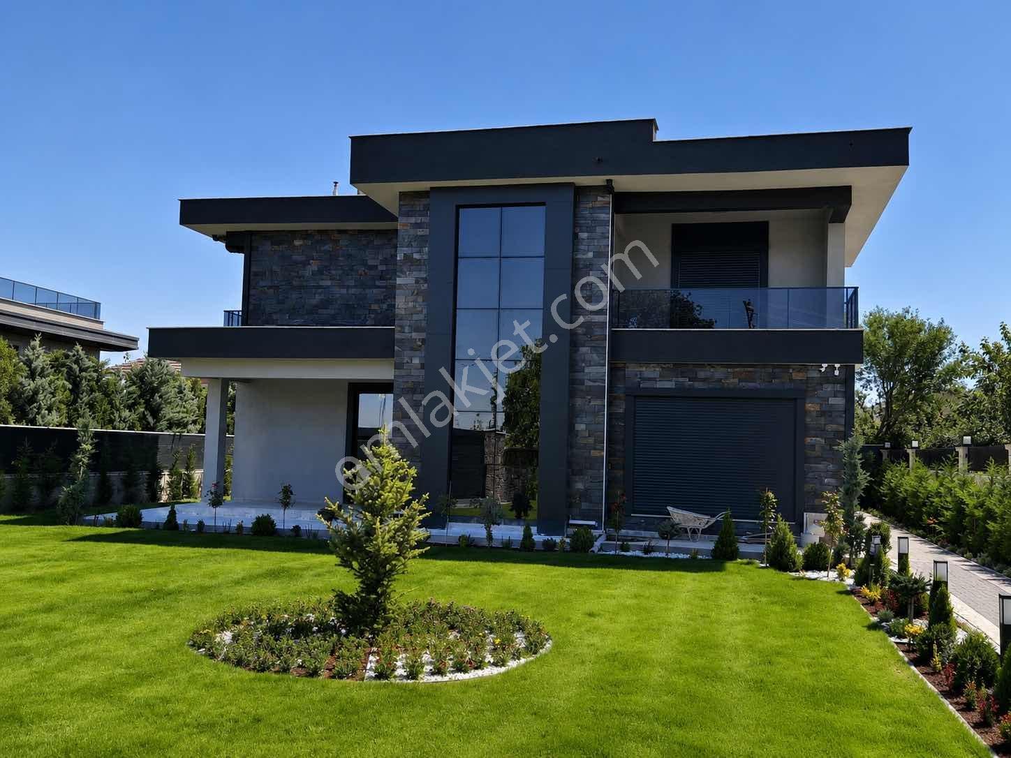 Erenköy Mahallesinde Özel Yapım Villa - Görsel 25