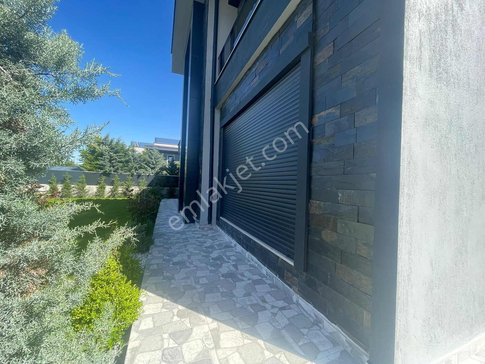 Erenköy Mahallesinde Özel Yapım Villa - Görsel 35