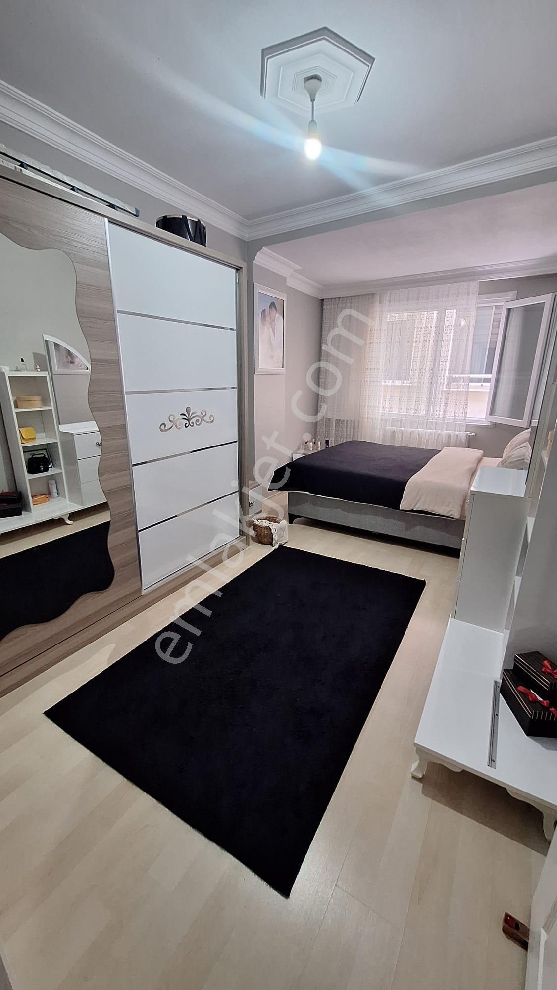 Esenyurt Merkezde Bahçeyolu Cad. Satılık Arakat Daire İskanlı - Görsel 22