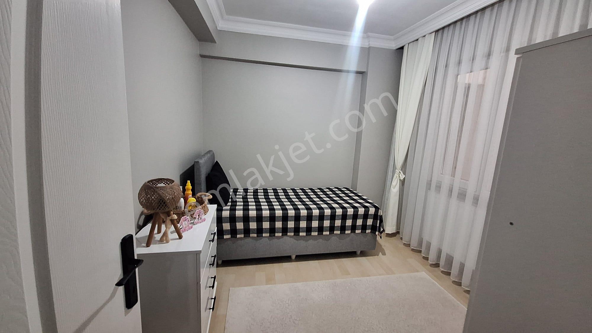 Esenyurt Merkezde Bahçeyolu Cad. Satılık Arakat Daire İskanlı - Görsel 18