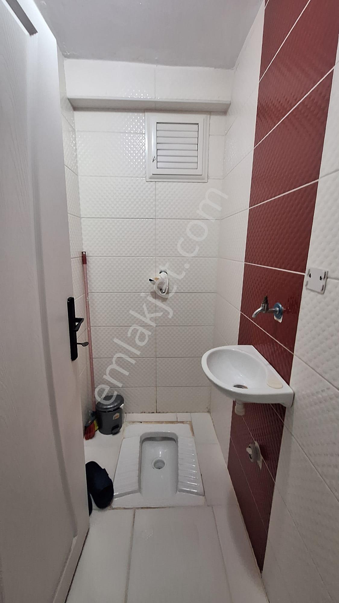 Esenyurt Merkezde Bahçeyolu Cad. Satılık Arakat Daire İskanlı - Görsel 33