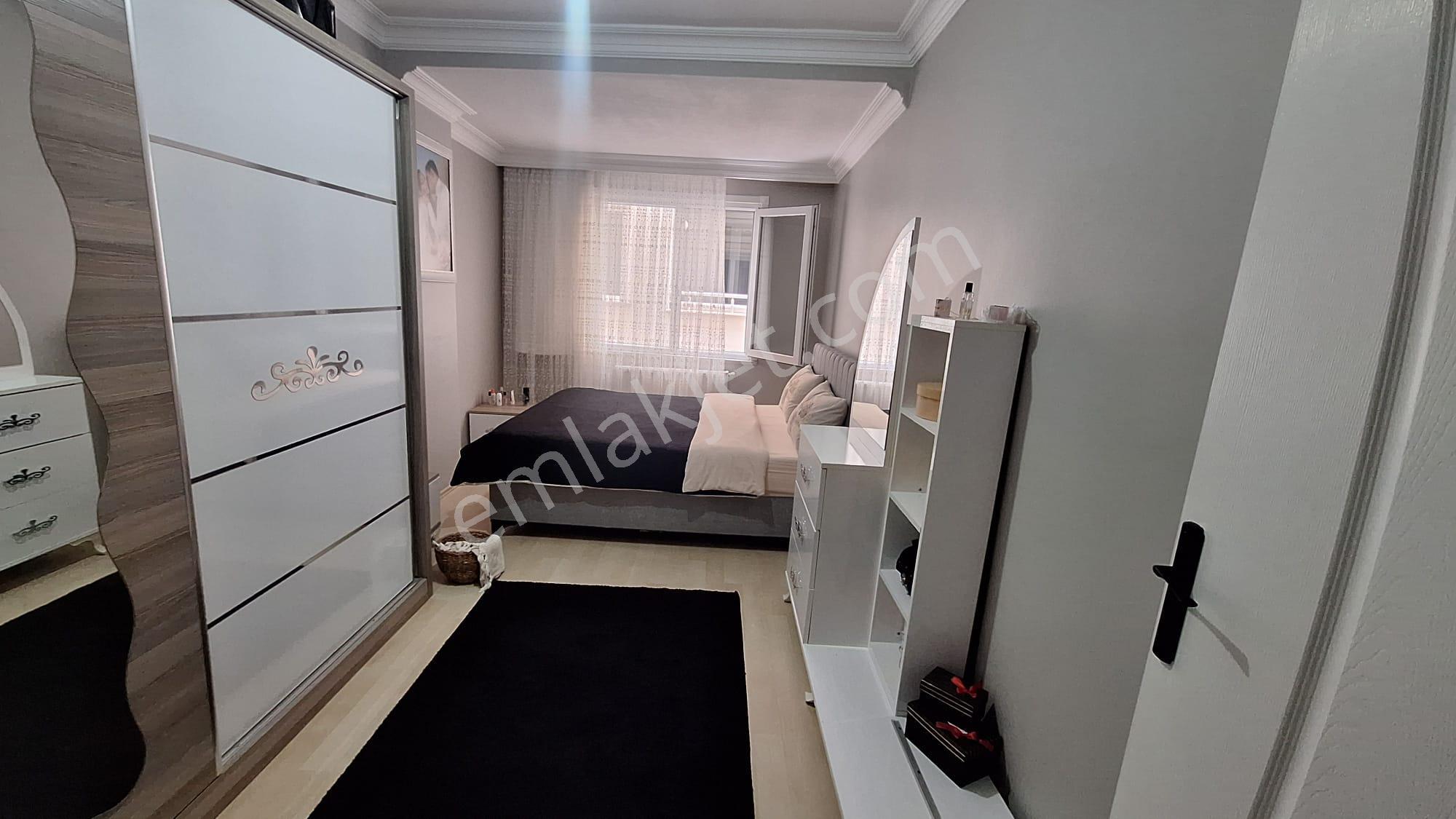 Esenyurt Merkezde Bahçeyolu Cad. Satılık Arakat Daire İskanlı - Görsel 24