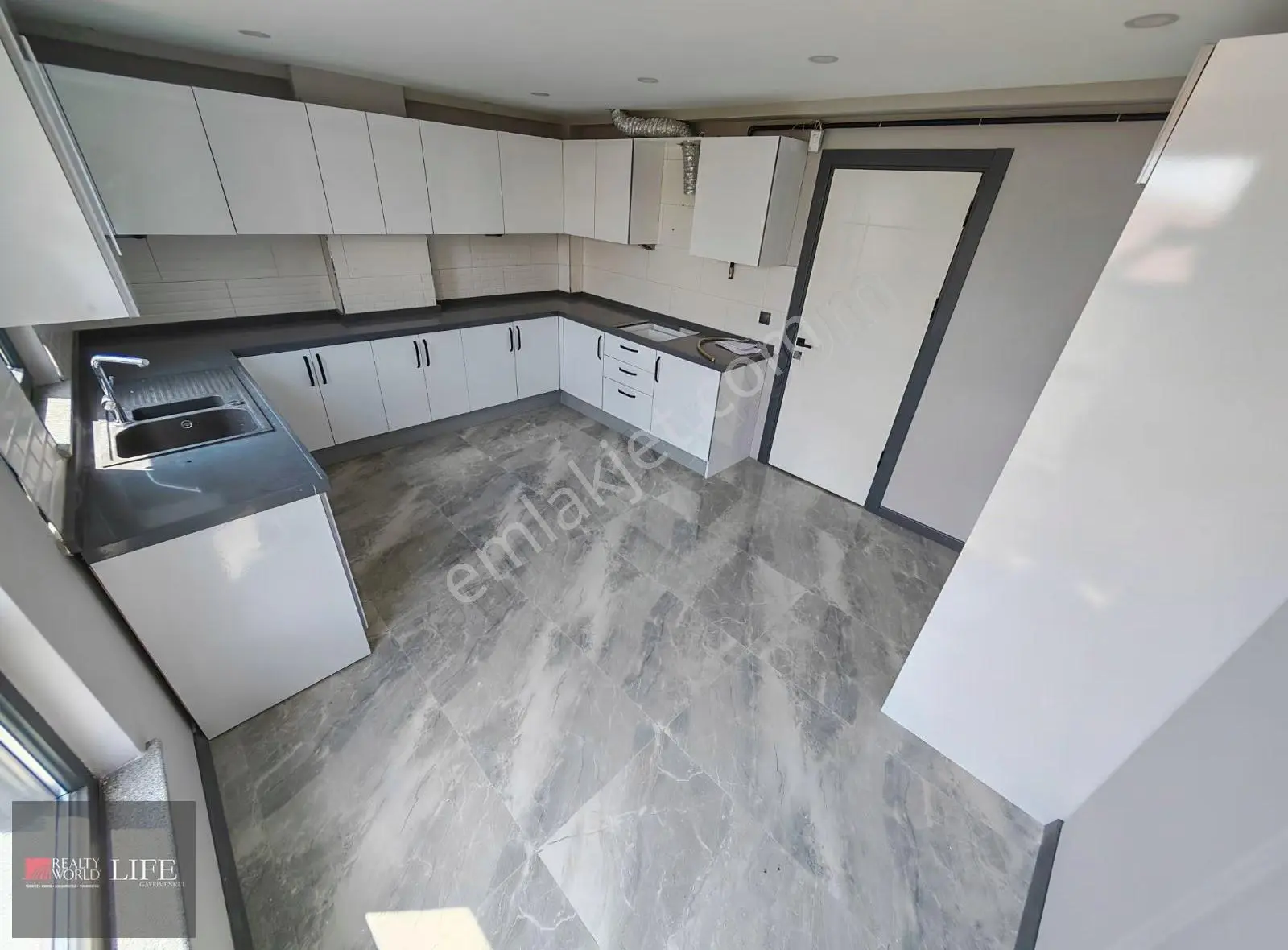 Rw Lıfe// Sazova Mh. 4+1 Tripleks 260m2 Satılık Villa - Görsel 2