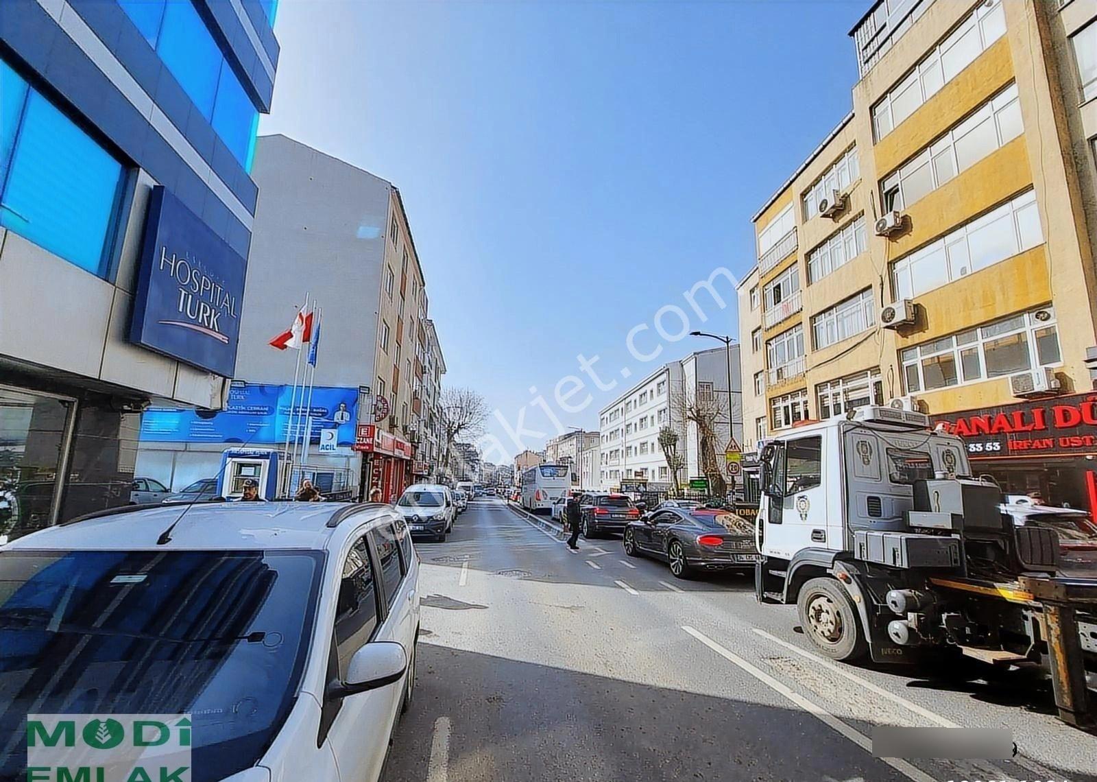 Üsküdar Merkezde Cadde Üzeri Satılık Bina - Görsel 4