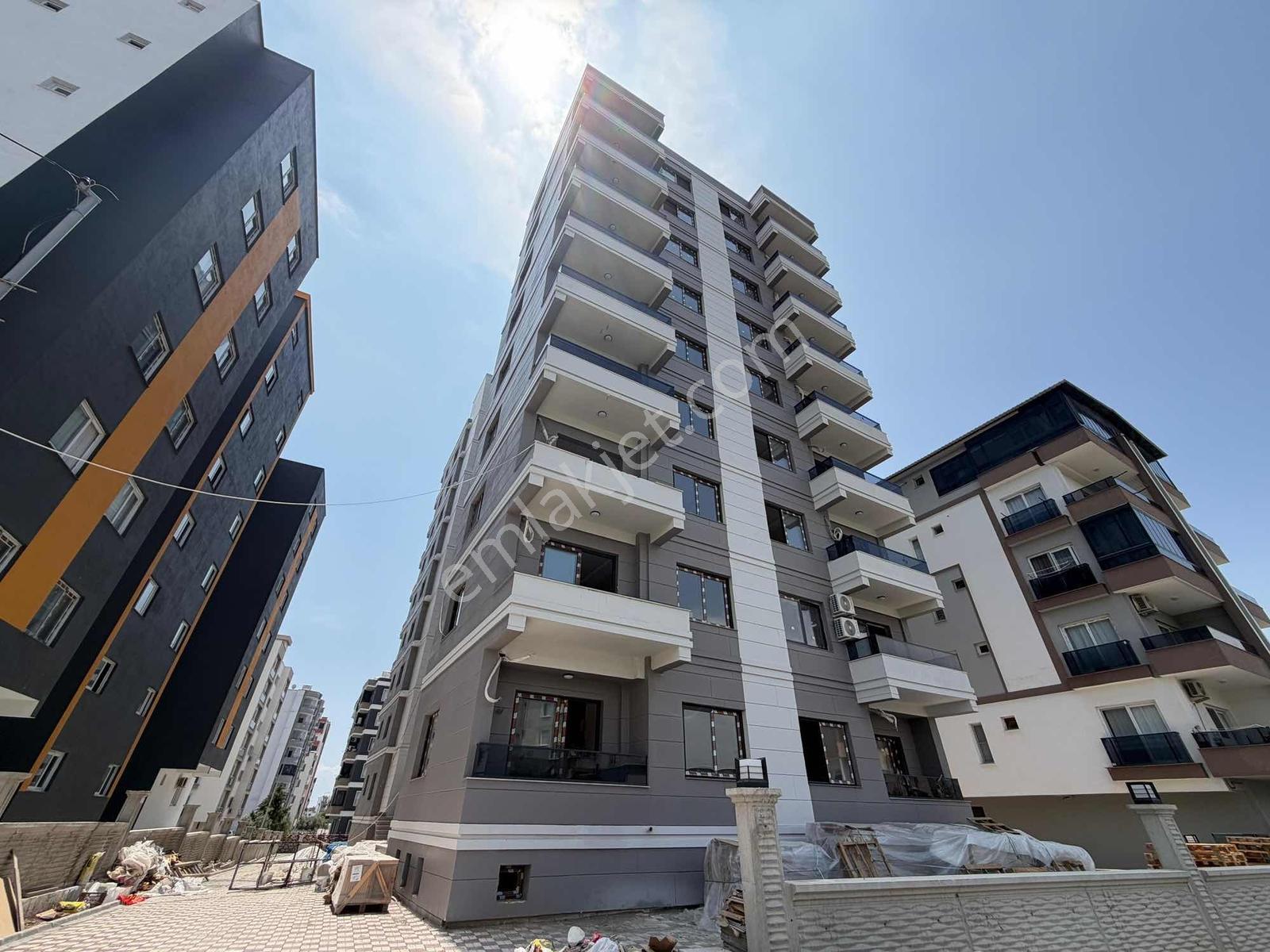 Erdemli Koyuncu Merkezde 1+1 50m2 Havuzlu Daire