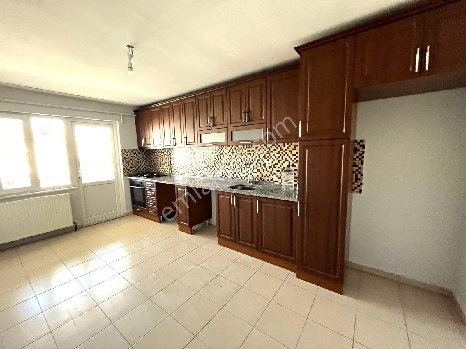 C21 Bal'dan Paşaalanı Mah.'de Merkezi Konumda Kiralık 3+1 Daire - Görsel 16