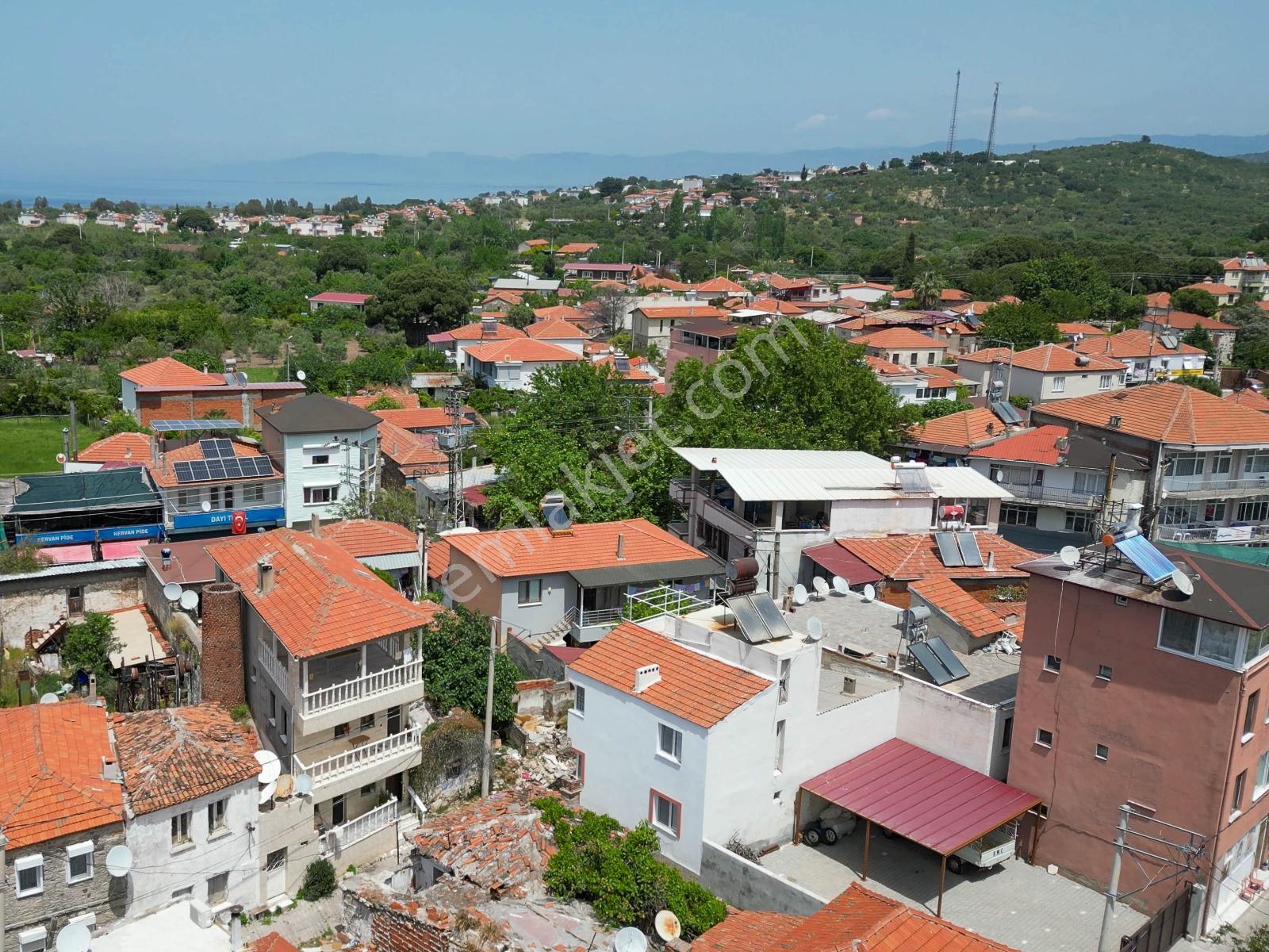 Dikili Bademli Merkezde, Kentsel Sit Alanında Avlulu Kargir Ev - Görsel 18
