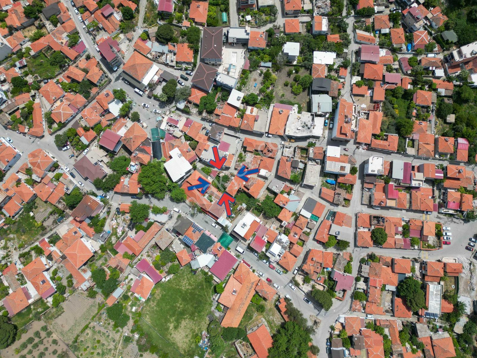 Dikili Bademli Merkezde, Kentsel Sit Alanında Avlulu Kargir Ev - Görsel 8