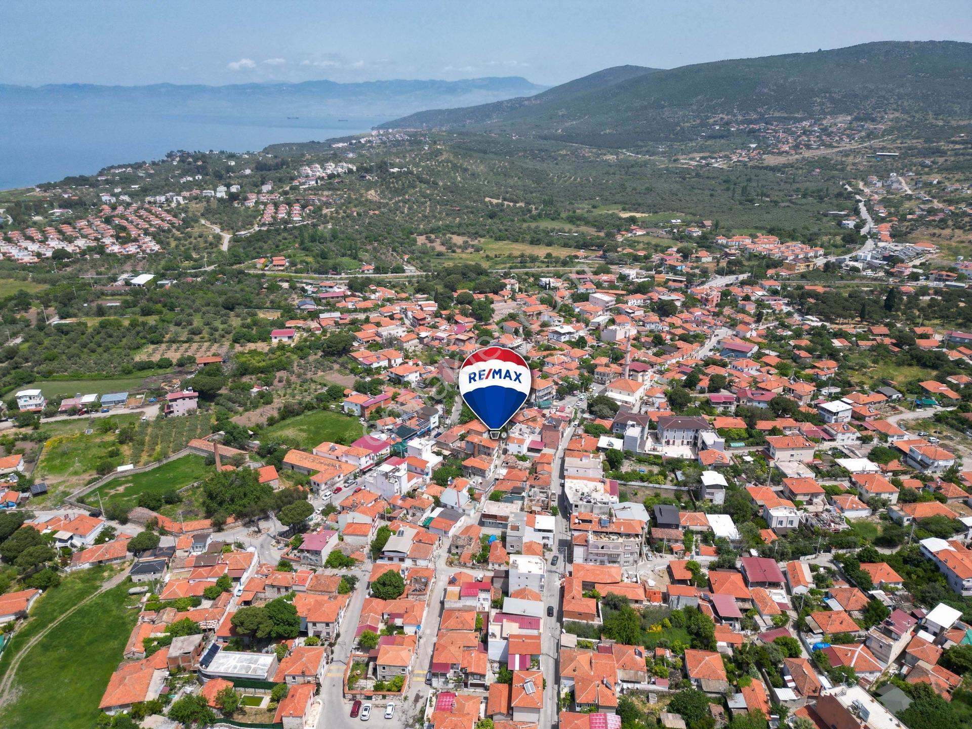 Dikili Bademli Merkezde, Kentsel Sit Alanında Avlulu Kargir Ev
