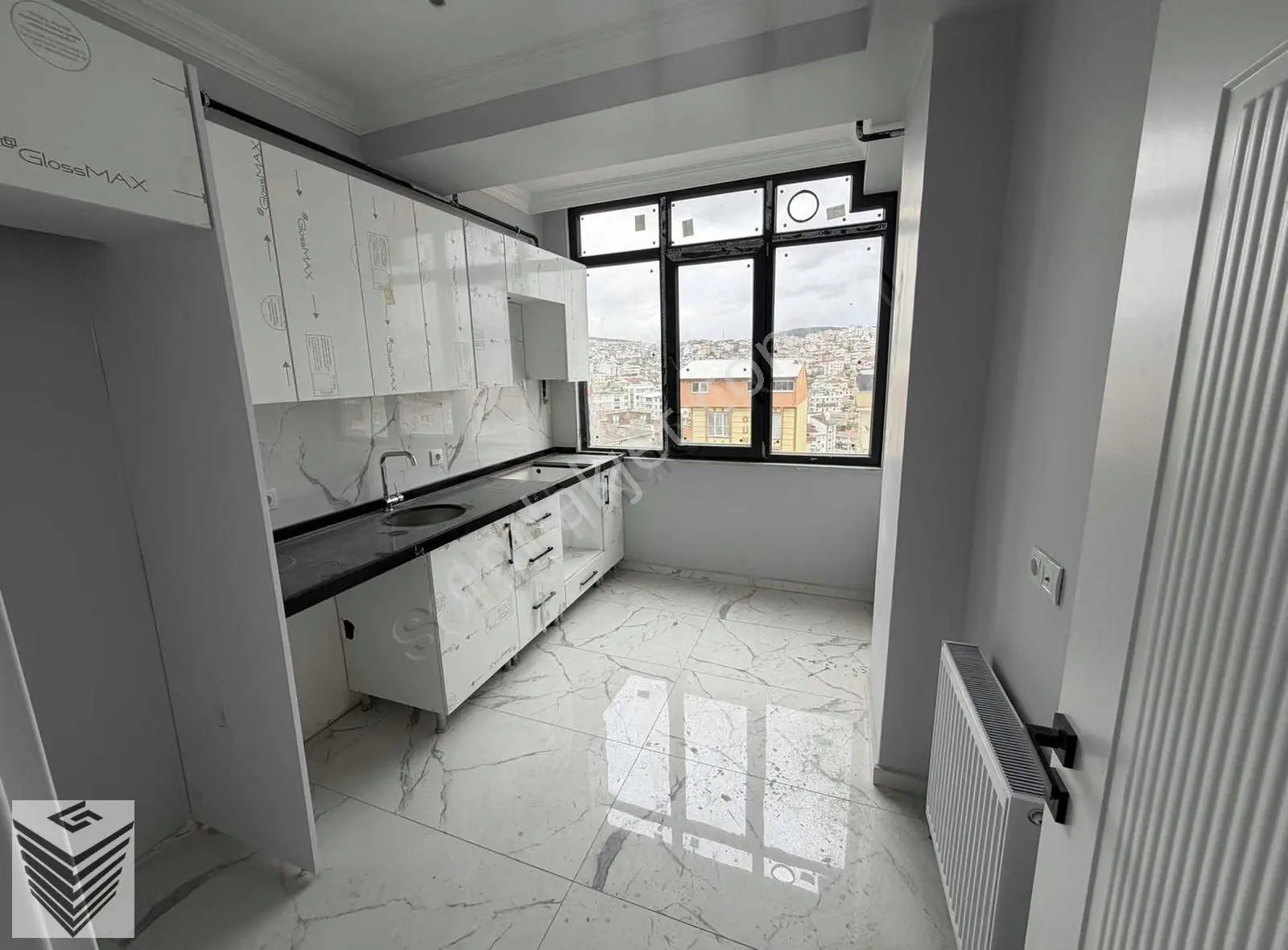 2+1 Arakat..asansörlü..ana Cadde Üzeri..90 M2..kat 3.......