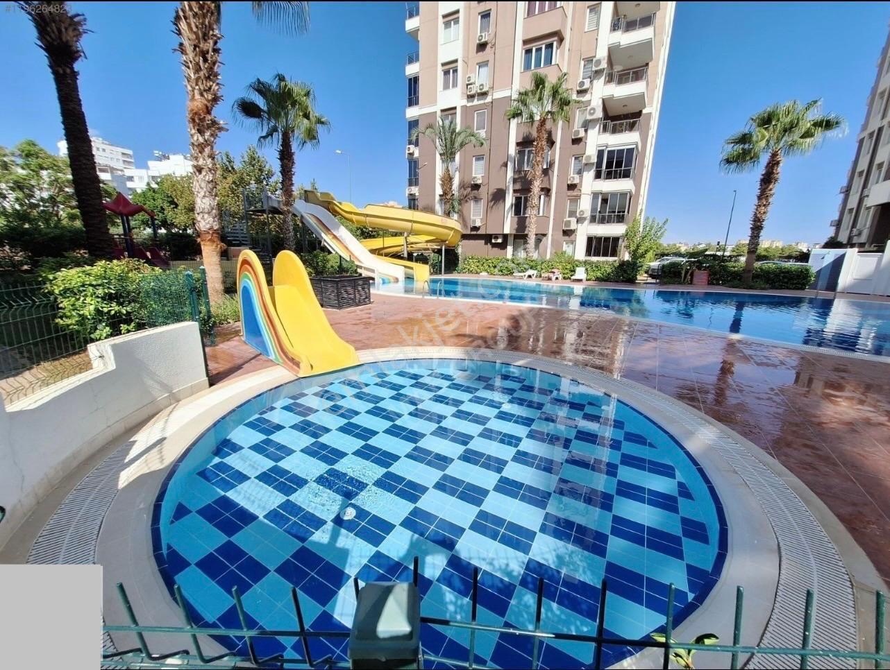 Antalya Konyaaltı Uncalı Mahallesinde Havuzlu Güvenlikli Sitede Doğalgaz Kombili Kiralık 3+1 Daire