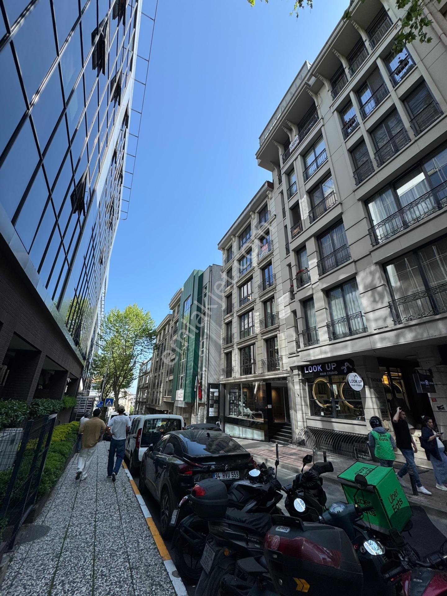 Erkutun'dan Nişantaşı Amerikan Hastanesi Yanında, Asansörlü, 75 M2 Kiralık İş Yeri - Görsel 22