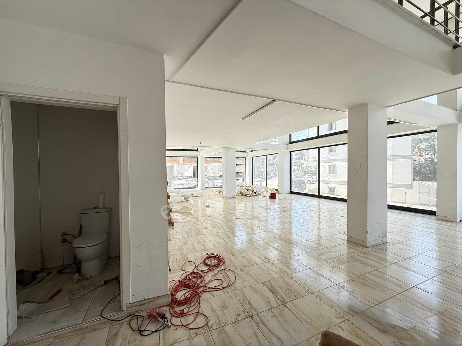 Mevlana Mh.caddeye Paralel Geniş Vitrinli Kiralık 300 M² İş Yeri - Görsel 13