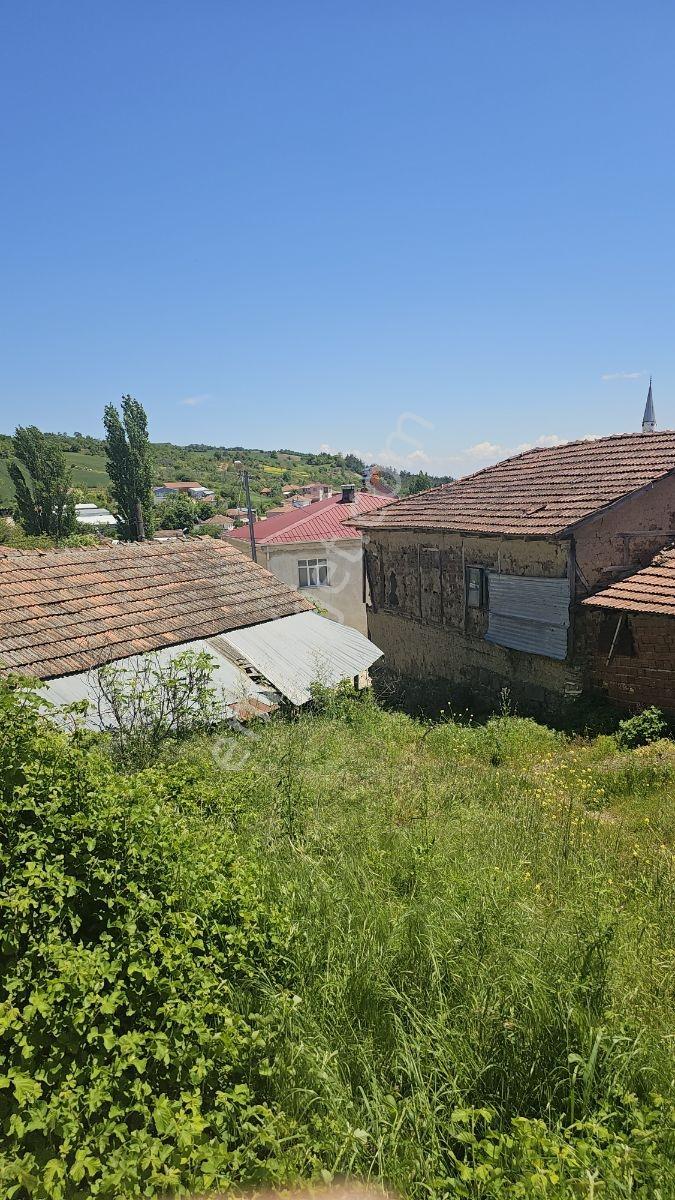 143m Köy İci İmarlı Harika Fiyat İcinde Eski Köy Evi Bulunmaktad