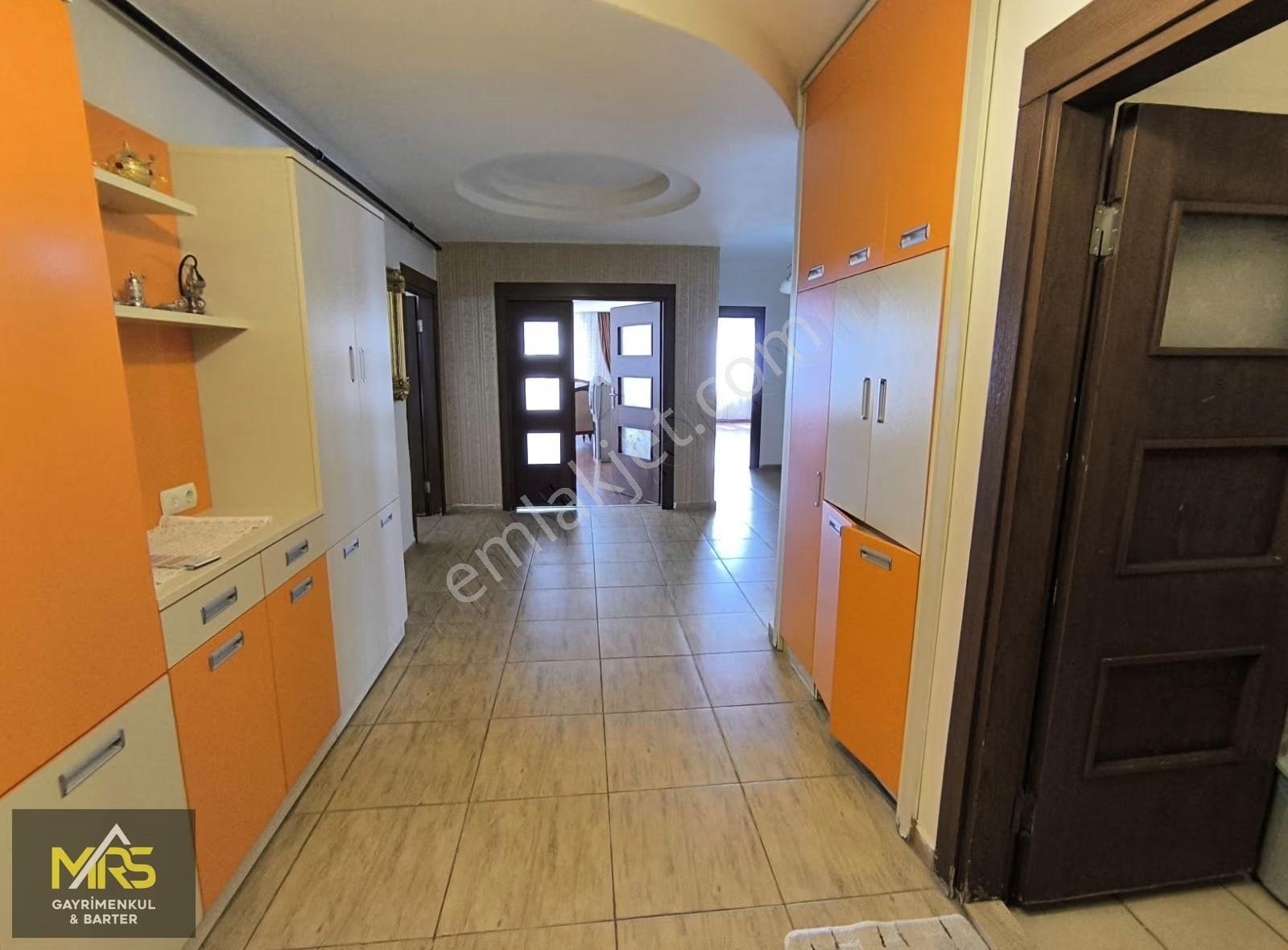 Mrs Gayrimenkulden Viranşehirde Satılık 280m2 4+1 Arakat Geniş D