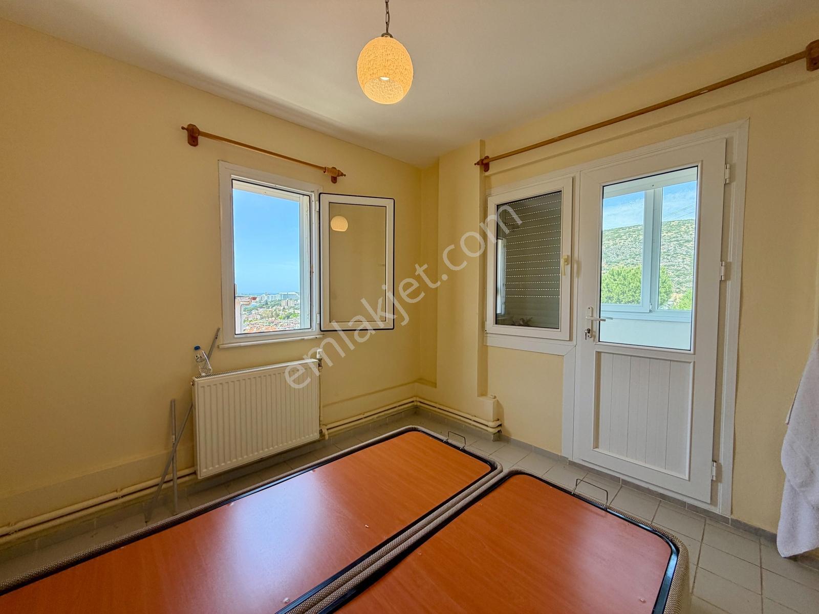Deniz Manzaralı Yaz /kış Yaşamaya Uygun 4+1 Villa - Görsel 12