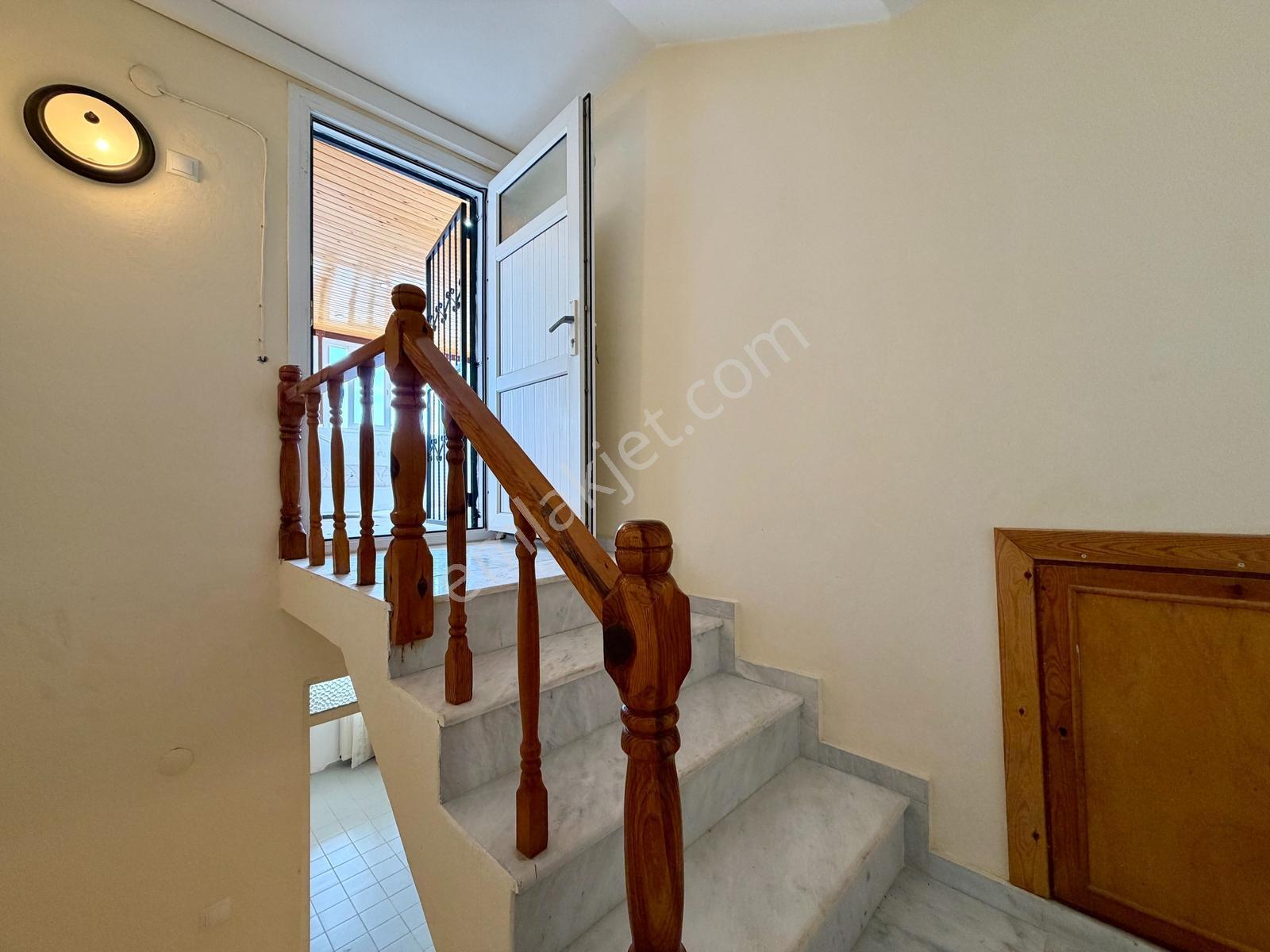 Deniz Manzaralı Yaz /kış Yaşamaya Uygun 4+1 Villa - Görsel 2