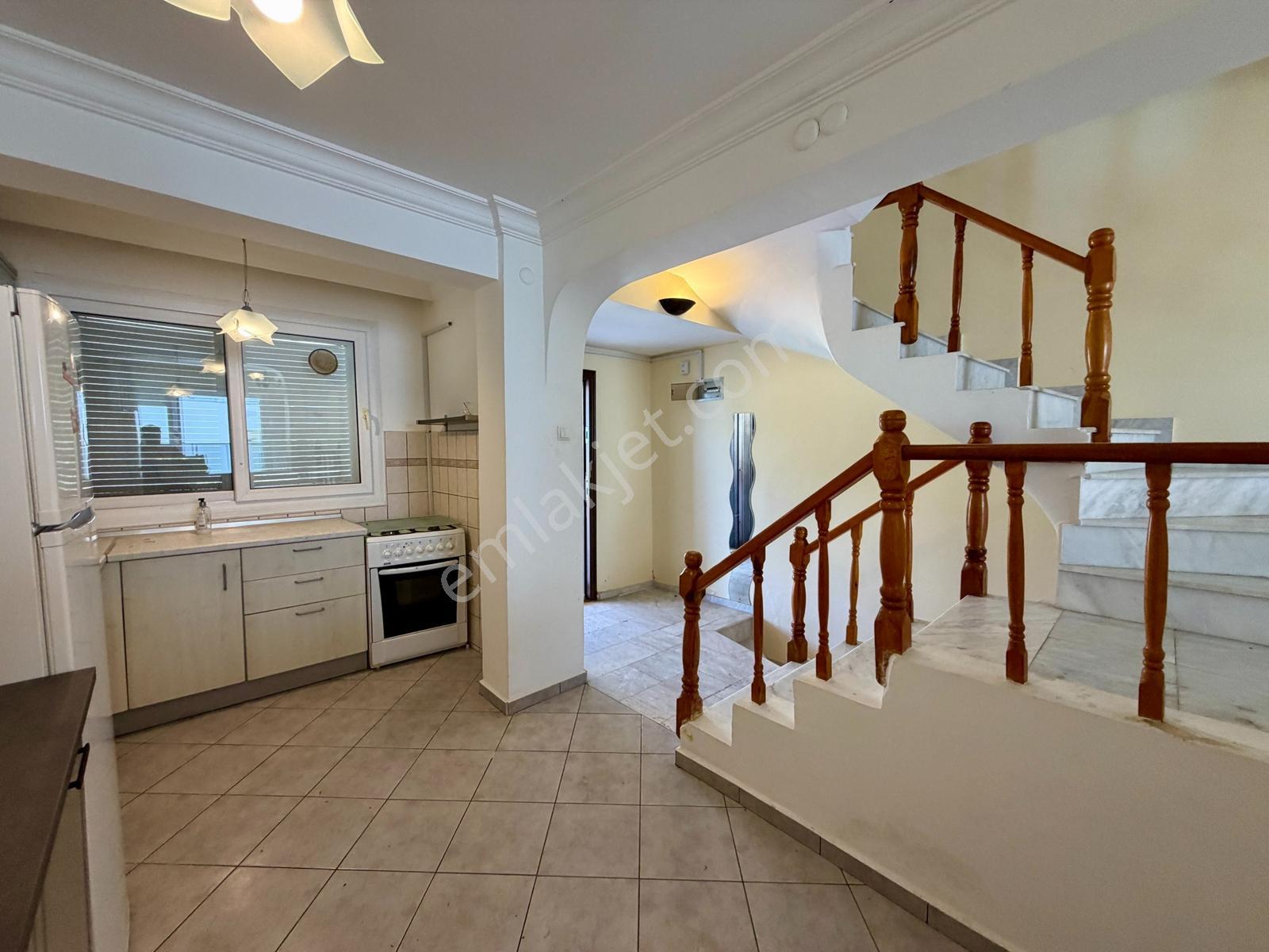 Deniz Manzaralı Yaz /kış Yaşamaya Uygun 4+1 Villa - Görsel 26