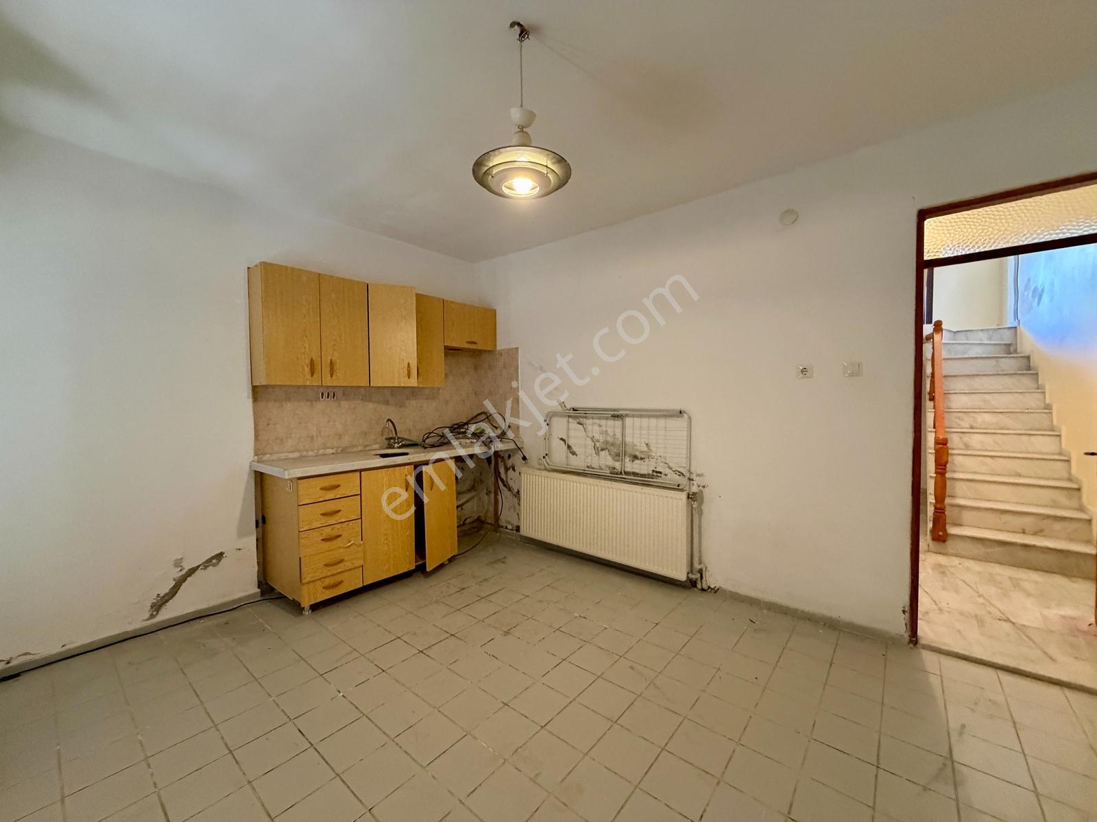Deniz Manzaralı Yaz /kış Yaşamaya Uygun 4+1 Villa - Görsel 16