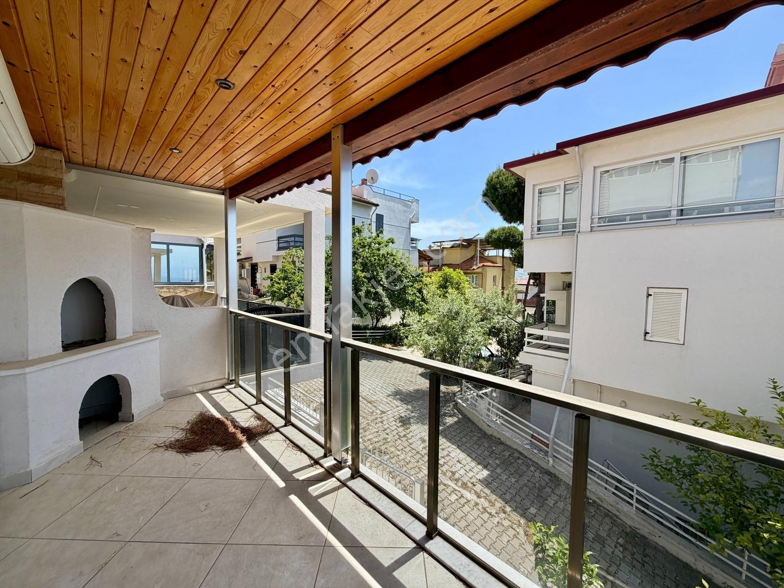 Deniz Manzaralı Yaz /kış Yaşamaya Uygun 4+1 Villa - Görsel 23