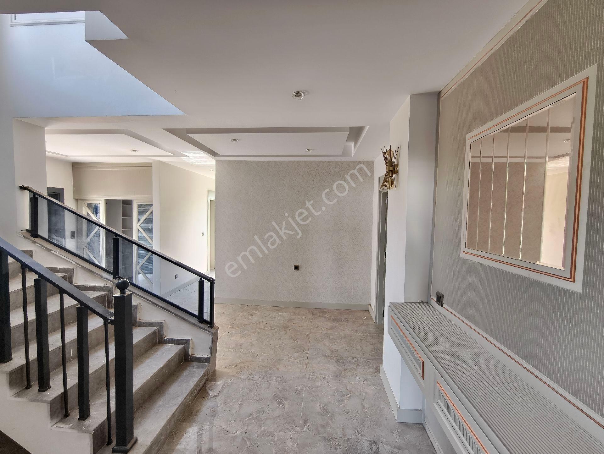 Doktorlar Sitesinde Satılık Büyük Tip Lüks Villa - Görsel 29