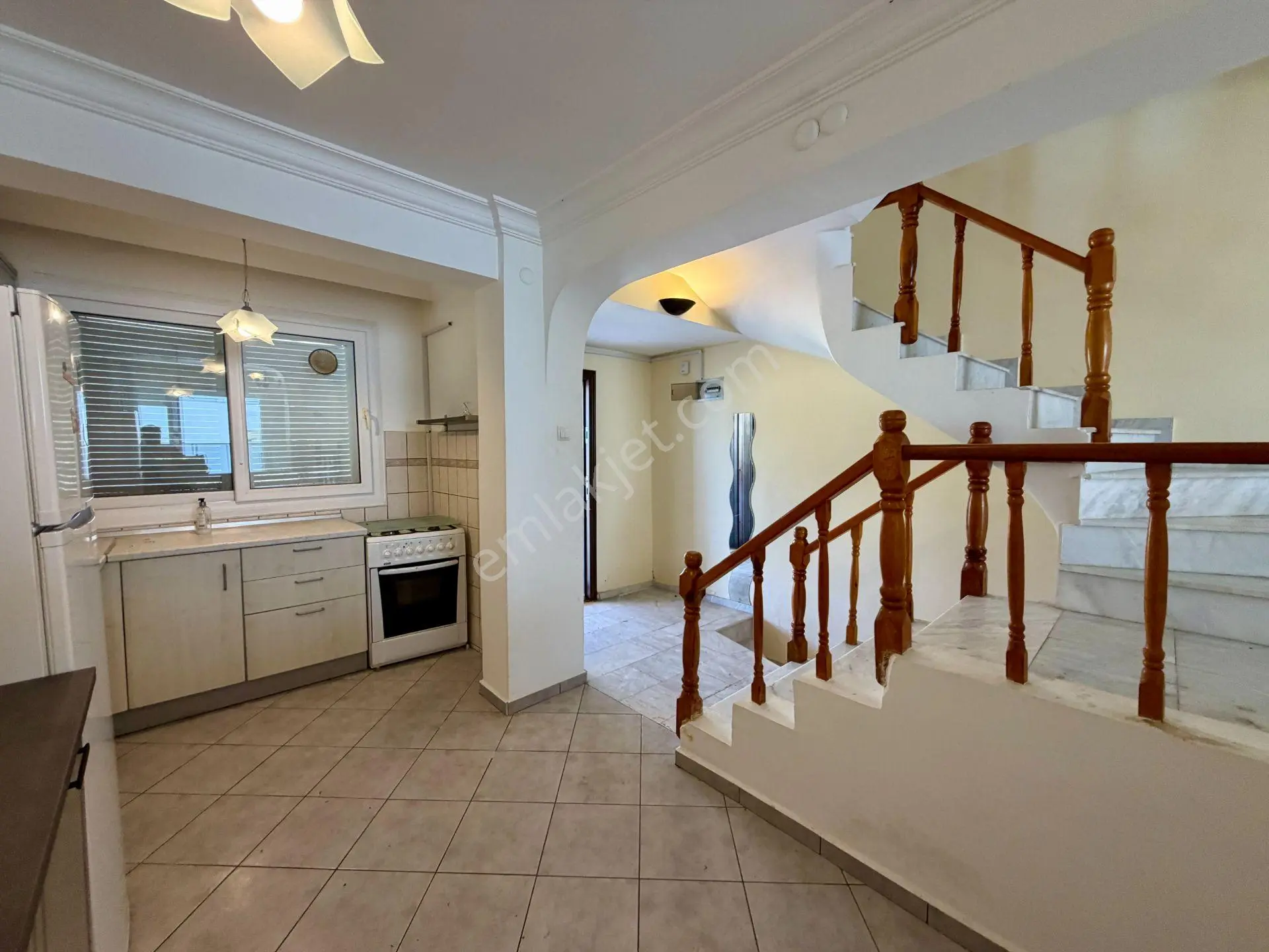 Deniz Manzaralı Yaz /kış Yaşamaya Uygun 4+1 Villa - Görsel 26