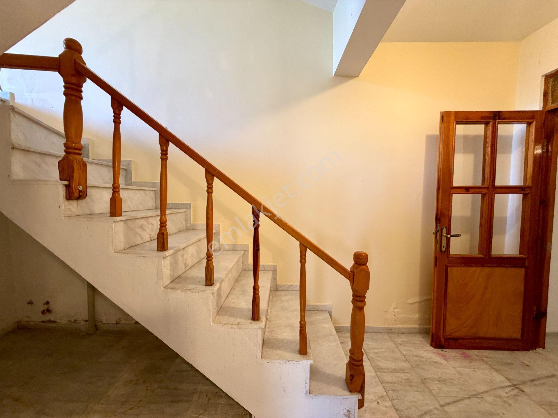Deniz Manzaralı Yaz /kış Yaşamaya Uygun 4+1 Villa - Görsel 19