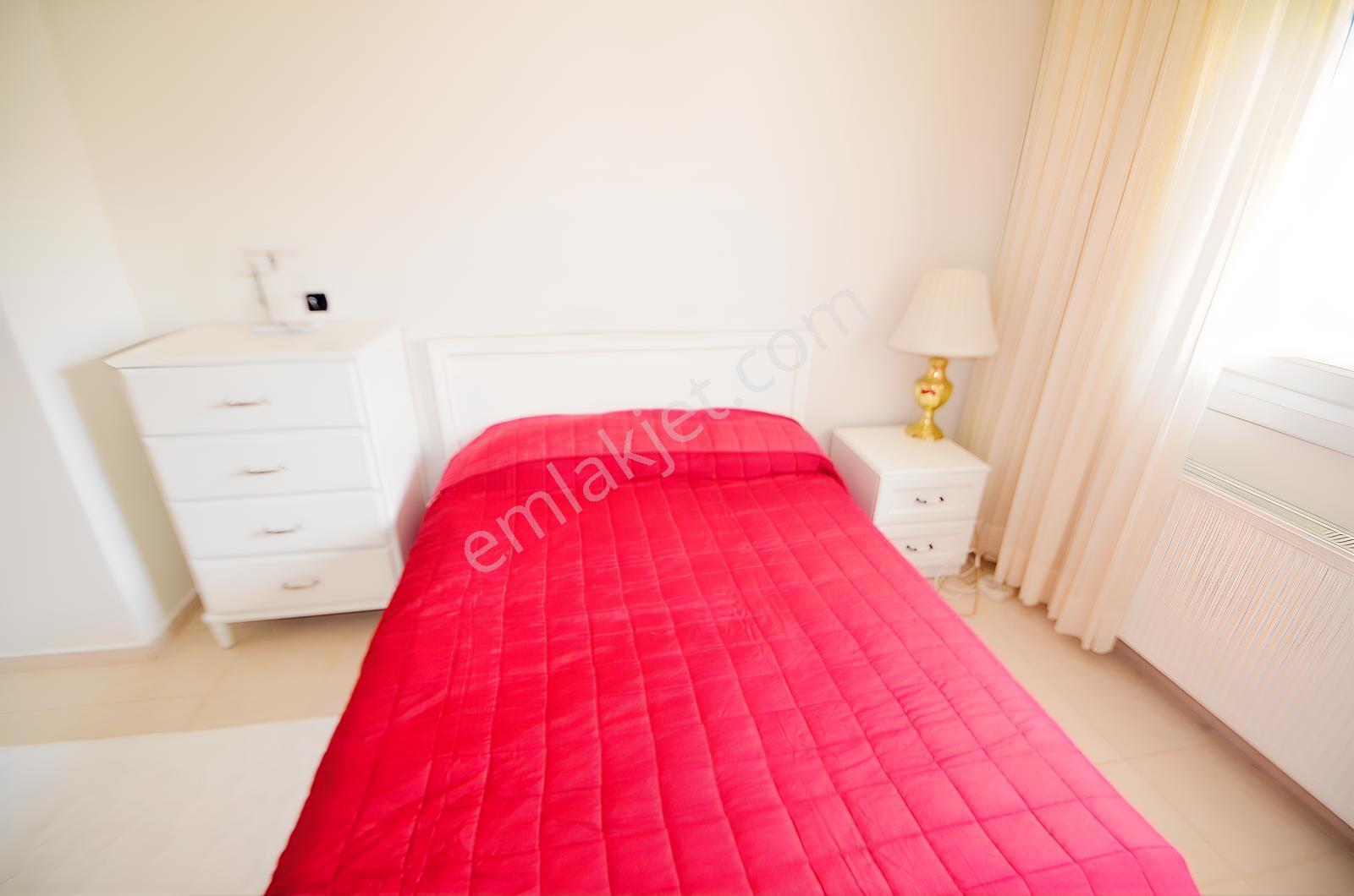 Çeşme Ardıç'ta Sezonluk Kiralık Havuzlu Sitede 3+1 Villa - Görsel 34