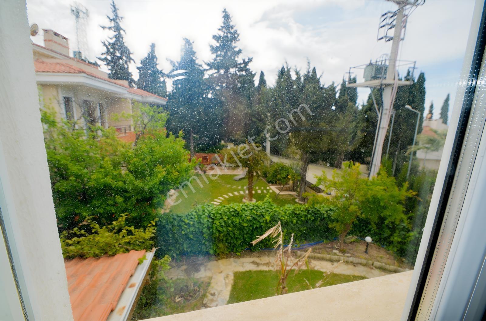 Çeşme Ardıç'ta Sezonluk Kiralık Havuzlu Sitede 3+1 Villa - Görsel 35