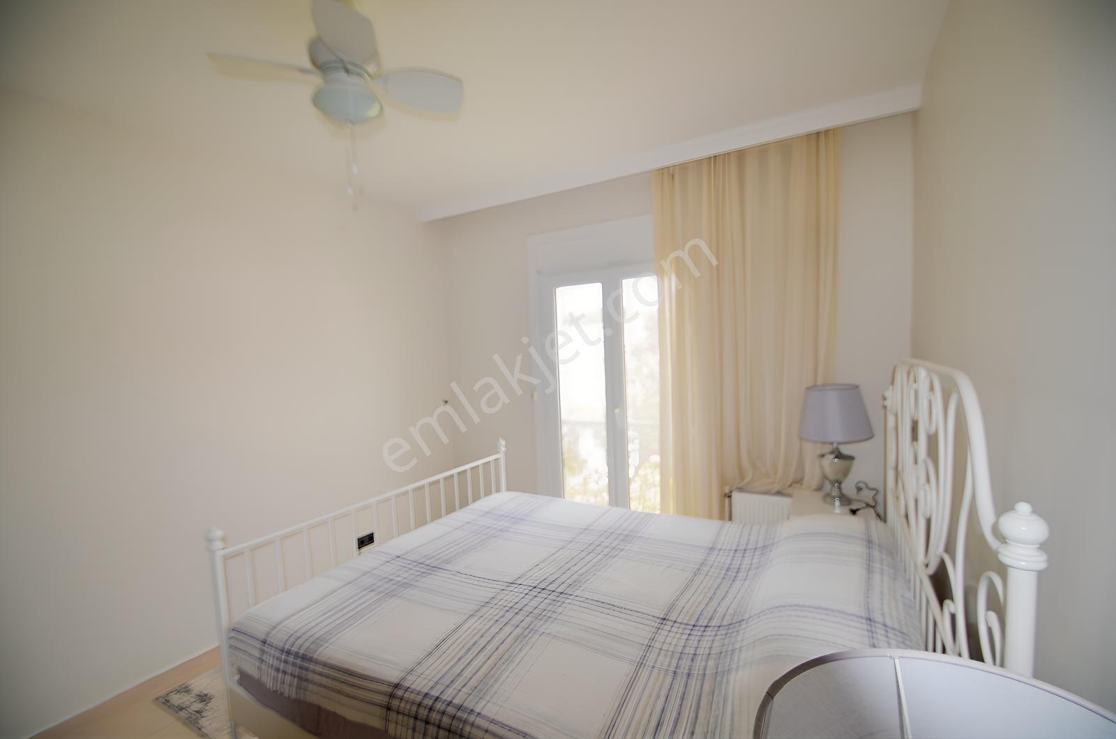 Çeşme Ardıç'ta Sezonluk Kiralık Havuzlu Sitede 3+1 Villa - Görsel 18