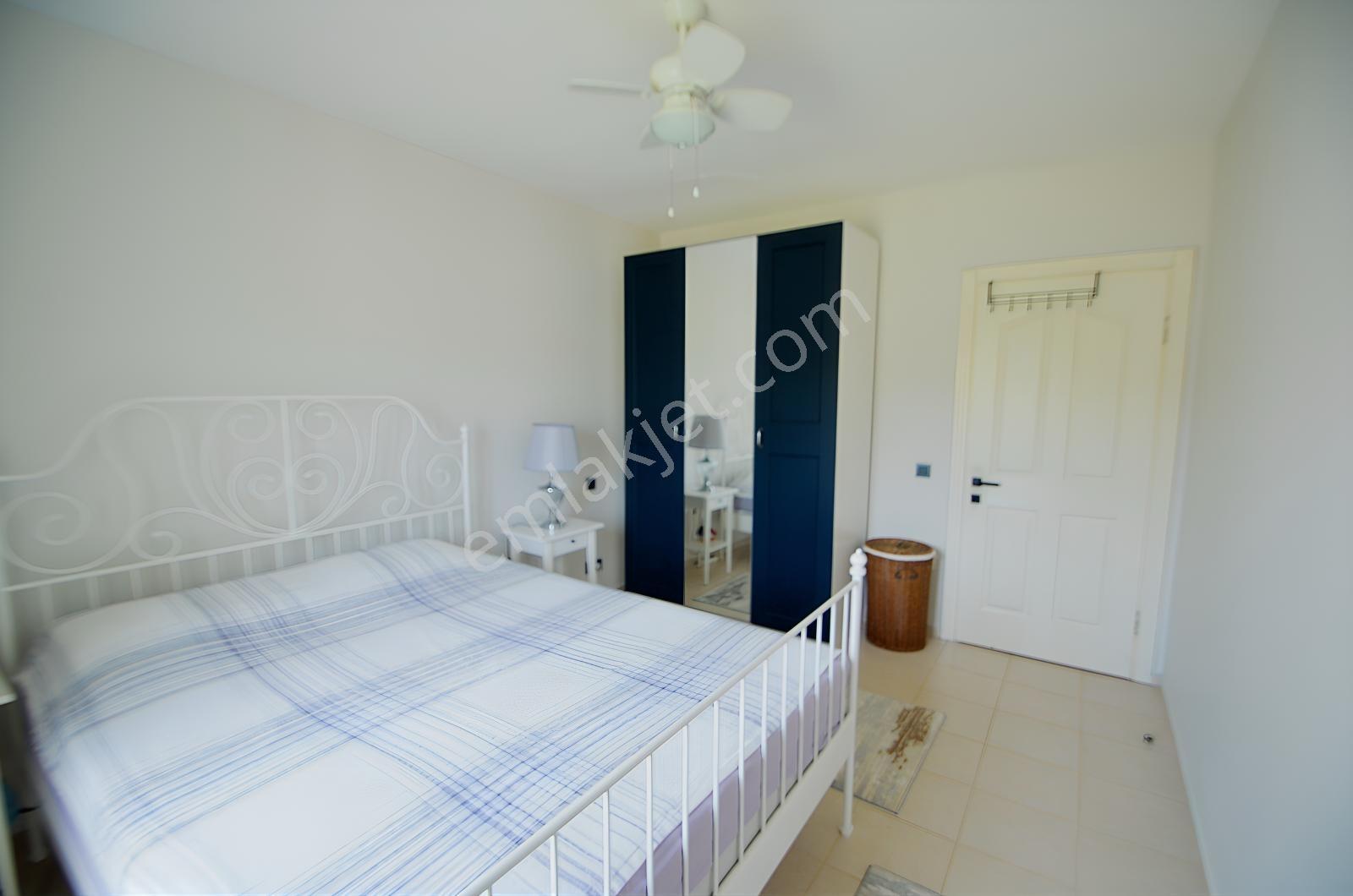 Çeşme Ardıç'ta Sezonluk Kiralık Havuzlu Sitede 3+1 Villa - Görsel 21